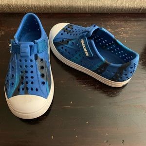 Skechers toddler size 7